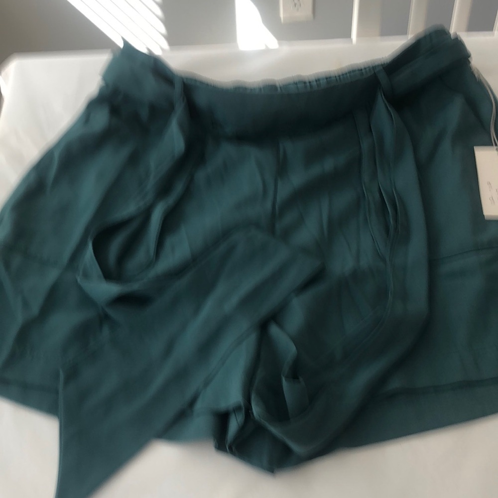 2 pairs of Woman’s shorts
